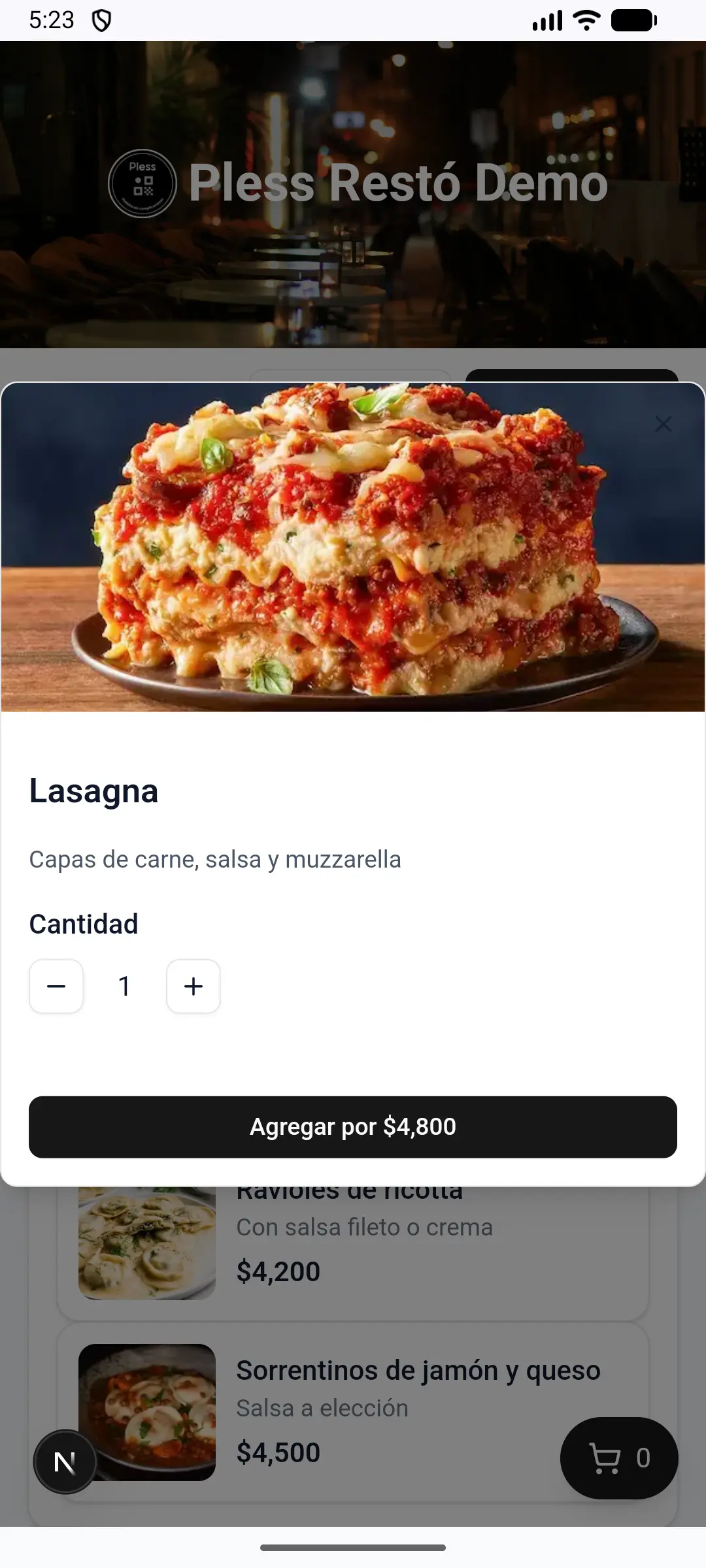 Mockup de Pless en celular
