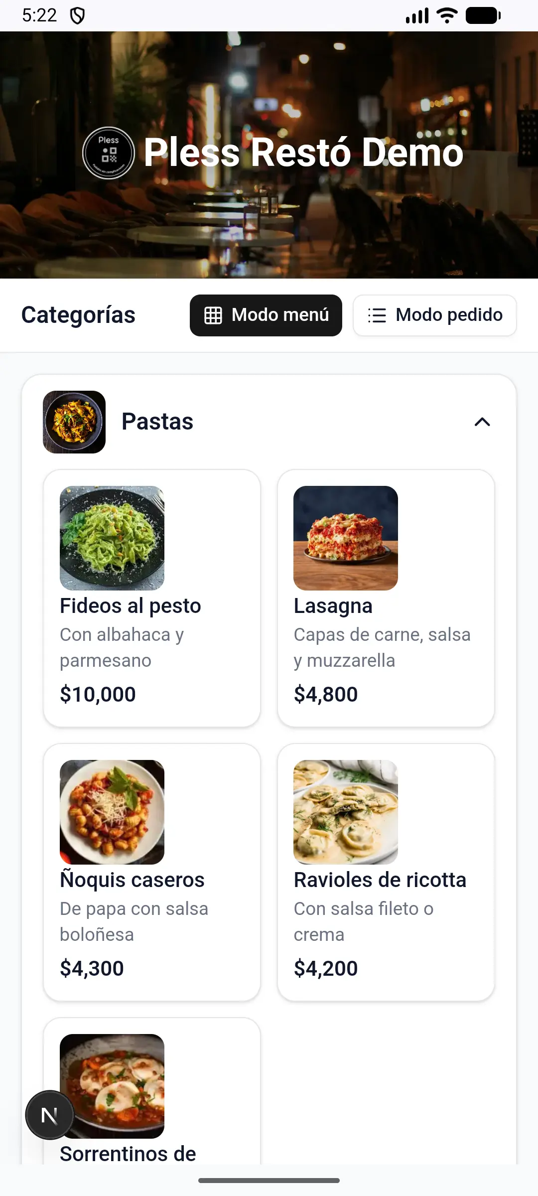 Mockup de Pless en celular